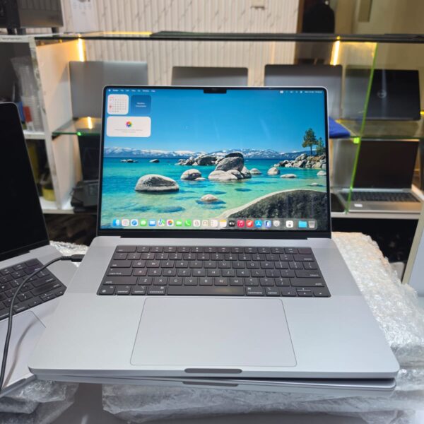 Apple MacBook Pro 16" M1 Max | 64GB RAM | 1TB SSD | Liquid Retina XDR Display